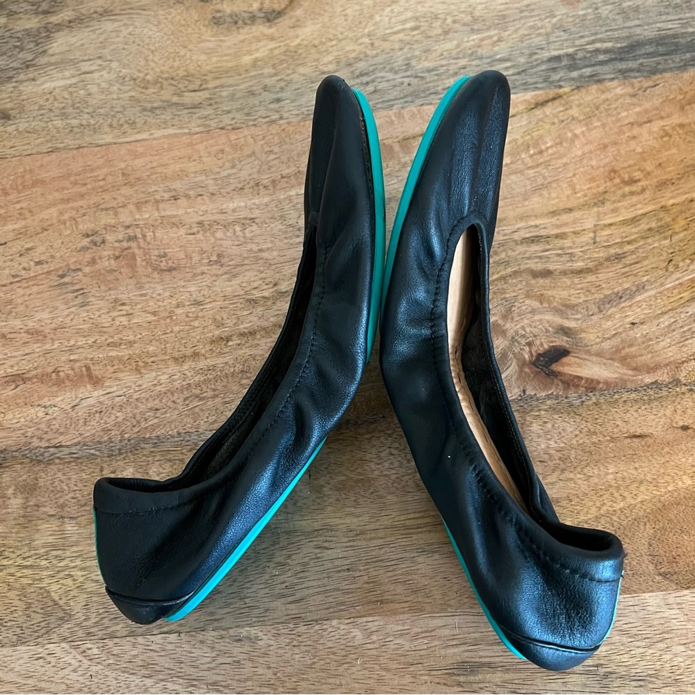 Tieks by Gavrieli Classic Matte Black Ballet
Flats Size 8 - Picture 8 of 10